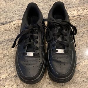 Black Nike Air Force 1 youth size 5